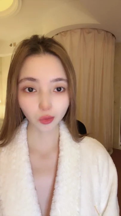 Screenshot 3 from Niuniu Tự Sướng POV Quyến Rũ — Em Á Châu Nhỏ Nhắn Khoe Hàng Trong Áo Choàng Mềm Mại