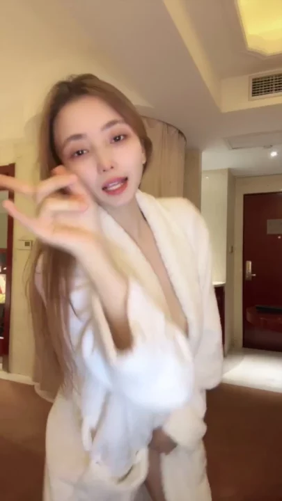 Screenshot 32 from Niuniu Tự Sướng POV Quyến Rũ — Em Á Châu Nhỏ Nhắn Khoe Hàng Trong Áo Choàng Mềm Mại