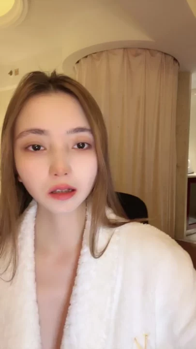 Screenshot 5 from Niuniu Tự Sướng POV Quyến Rũ — Em Á Châu Nhỏ Nhắn Khoe Hàng Trong Áo Choàng Mềm Mại