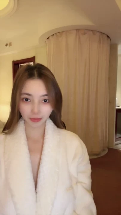 Screenshot 1 from Niuniu Tự Sướng POV Quyến Rũ — Em Á Châu Nhỏ Nhắn Khoe Hàng Trong Áo Choàng Mềm Mại