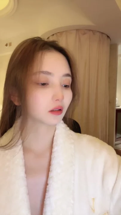 Screenshot 6 from Niuniu Tự Sướng POV Quyến Rũ — Em Á Châu Nhỏ Nhắn Khoe Hàng Trong Áo Choàng Mềm Mại