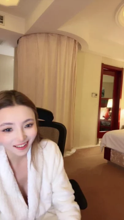 Screenshot 10 from Niuniu Tự Sướng POV Quyến Rũ — Em Á Châu Nhỏ Nhắn Khoe Hàng Trong Áo Choàng Mềm Mại