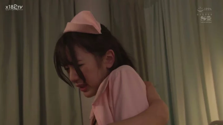 Screenshot 6 aus POV Creampie bei der geilen Krankenschwester — Japanische Brüstlerin wird heftig im Schlafzimmer gefickt