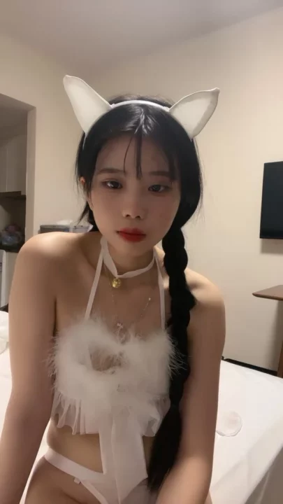 Screenshot 2 from Asiatique POV se masturbe — Nattes jumelles et tease en lingerie avec des jouets