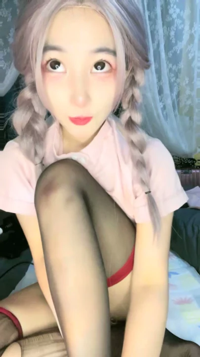 Screenshot 13 from 第一视角：亚洲护士自慰 — 粉色套装和丝袜搭配跳蛋