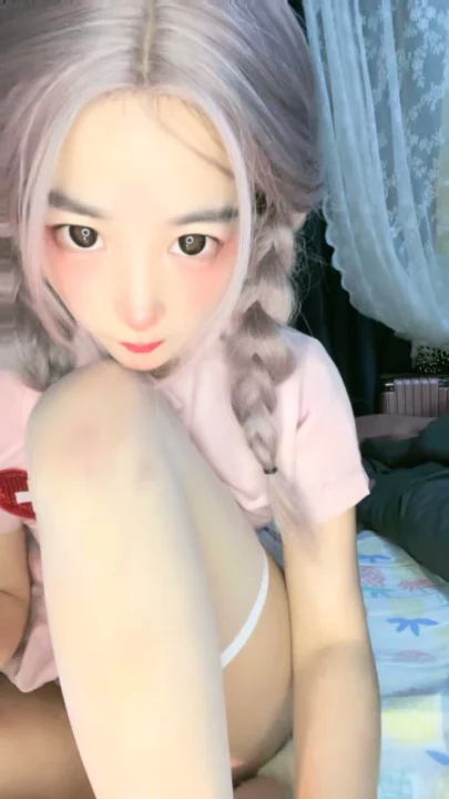 Screenshot 15 from 第一视角：亚洲护士自慰 — 粉色套装和丝袜搭配跳蛋