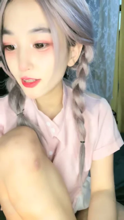Screenshot 4 from 第一视角：亚洲护士自慰 — 粉色套装和丝袜搭配跳蛋