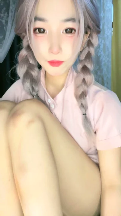Screenshot 1 from 第一视角：亚洲护士自慰 — 粉色套装和丝袜搭配跳蛋