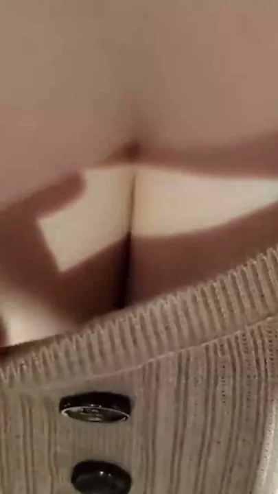 POV 巨乳素人美女 — 剃毛まんこ＆顔出しで大胆プレイ のスクリーンショット 19