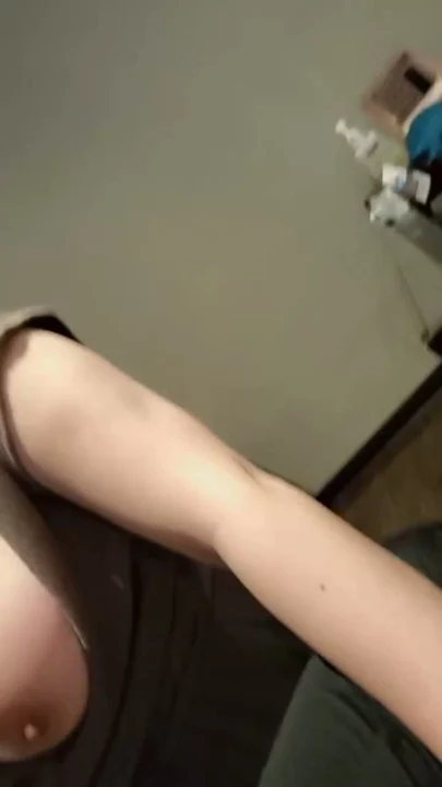 POV 巨乳素人美女 — 剃毛まんこ＆顔出しで大胆プレイ のスクリーンショット 7