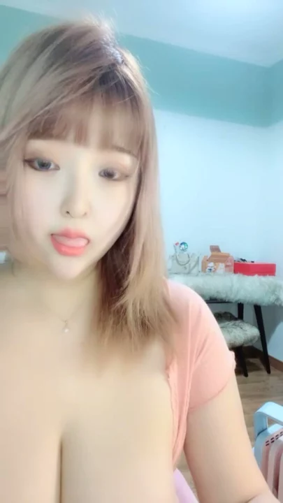 Cảnh Địt Nhau Xuất Tinh Trong Lồn với Em Châu Á Vòng 1 Khủng — Từ Nội Y Đến Khỏa Thân Trên Giường