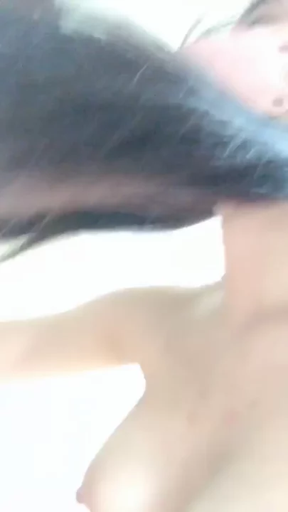 Screenshot 14 from Plan à trois avec éjaculation interne et petite Asiatique — Bas roses et visage visibles dans une fuite amateur