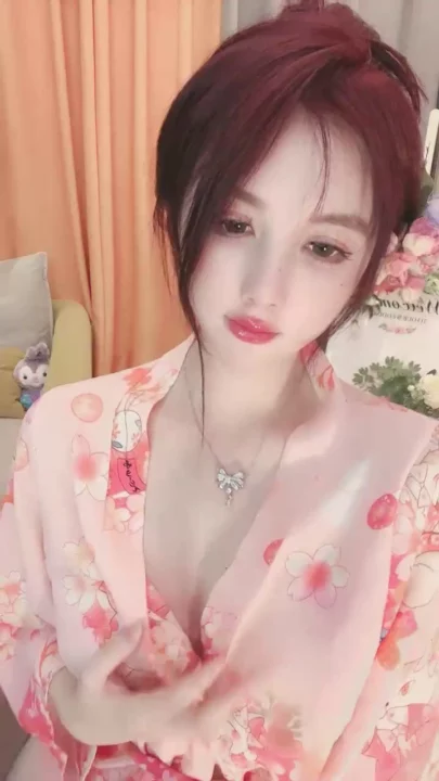 Screenshot 5 from 第一视角：小巧亚洲美女穿内衣玩玩具，正脸出镜