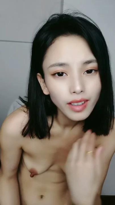 Screenshot 6 aus POV Interracial Creampie — Schlanke Asiatin gibt Blowjob und Bad danach