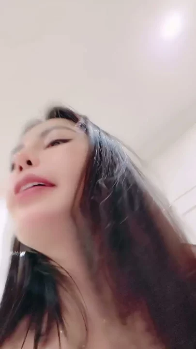 Screenshot 16 from Quan Cảnh Tự Sướng với Đồ Chơi — Em Á Châu Nhỏ Nhắn Lồn Trọc Lóc