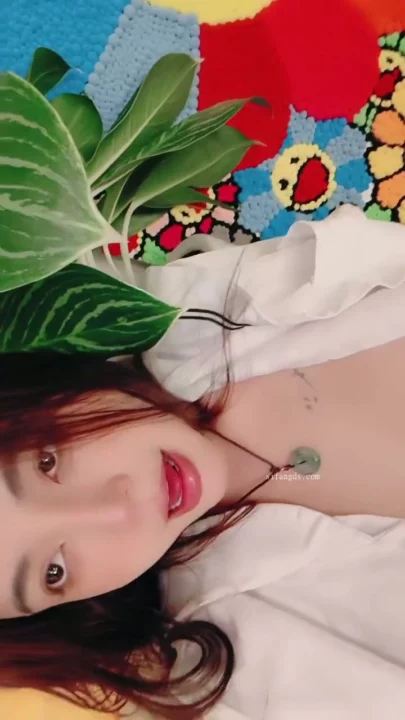 Screenshot 18 from Quan Cảnh Tự Sướng với Đồ Chơi — Em Á Châu Nhỏ Nhắn Lồn Trọc Lóc
