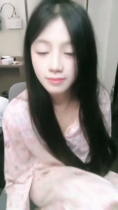 Screenshot 17 from Cám Dỗ Thuần Khiết Solo — Nàng Đông Á Quyến Rũ Mặc Đồ Ngủ Nhâm Nhi Nước Ép