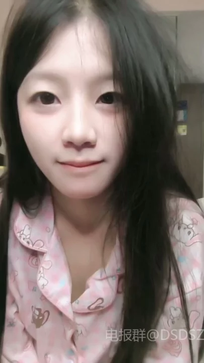 Screenshot 28 from Cám Dỗ Thuần Khiết Solo — Nàng Đông Á Quyến Rũ Mặc Đồ Ngủ Nhâm Nhi Nước Ép