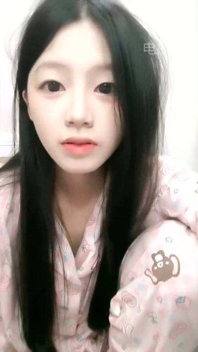 Screenshot 7 from Cám Dỗ Thuần Khiết Solo — Nàng Đông Á Quyến Rũ Mặc Đồ Ngủ Nhâm Nhi Nước Ép