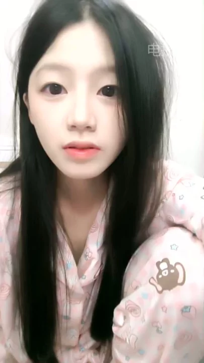 Screenshot 8 from Cám Dỗ Thuần Khiết Solo — Nàng Đông Á Quyến Rũ Mặc Đồ Ngủ Nhâm Nhi Nước Ép