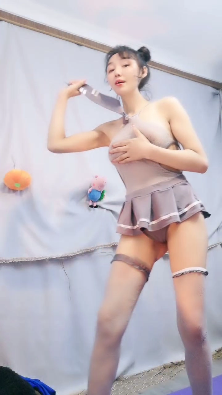 Play video: Ranxi Chinese Livestream Solo — Twin Buns Lingerie Masturbation Scene