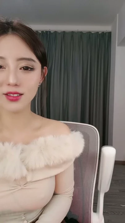 Screenshot 11 from Streaming Sensuel en Direct avec une Chinoise — Petite Beauté se Doigte dans sa Lingerie — 115049