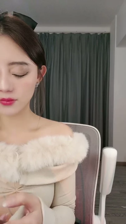Screenshot 10 from Streaming Sensuel en Direct avec une Chinoise — Petite Beauté se Doigte dans sa Lingerie — 115049