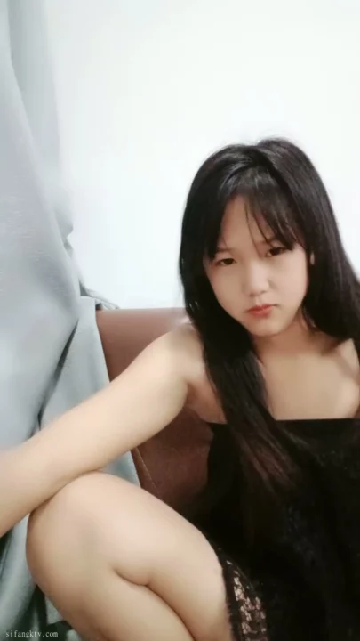 Screenshot 2 from Thủ Dâm Một Mình Châu Á — Em Gái Trung Quốc Nhỏ Nhắn Trên Ghế Sofa Da