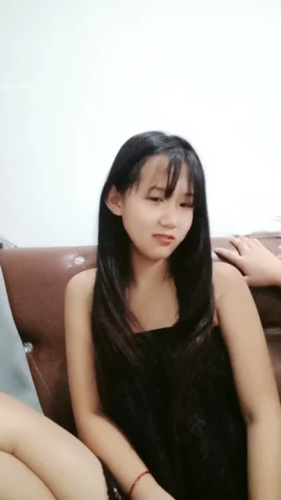 Screenshot 3 from Thủ Dâm Một Mình Châu Á — Em Gái Trung Quốc Nhỏ Nhắn Trên Ghế Sofa Da