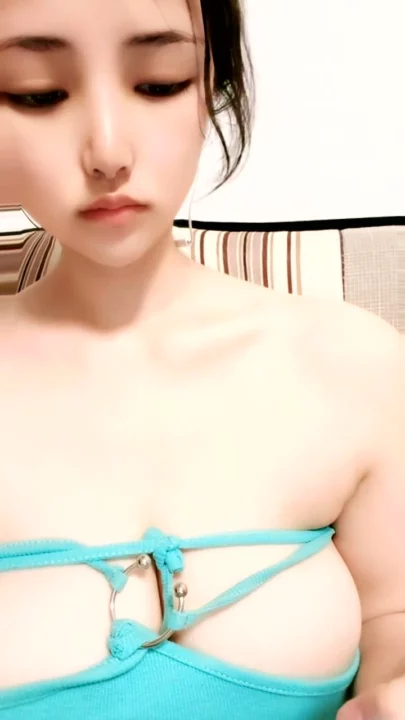 Screenshot 6 aus Asiatische Krankenschwester solo im Outfit — Unterwäsche und Verführung