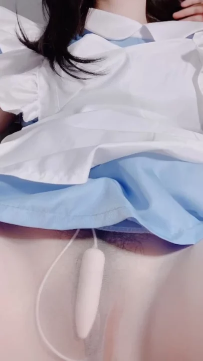 Screenshot 11 from Estudante Asiática Solitária com Vibrador — Provocação em Traje de Empregada e Uso de Dildo
