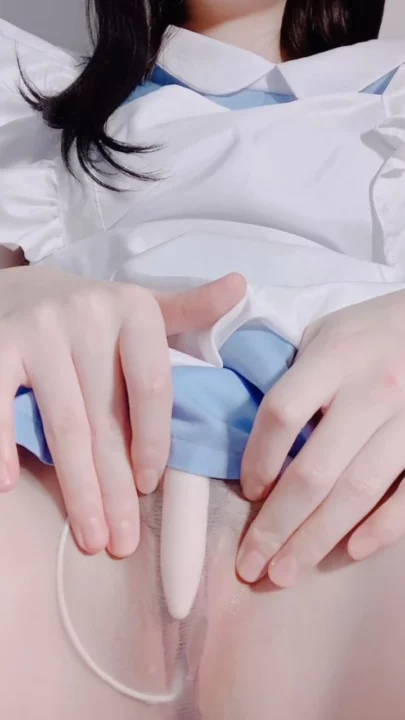 Screenshot 4 from Estudante Asiática Solitária com Vibrador — Provocação em Traje de Empregada e Uso de Dildo