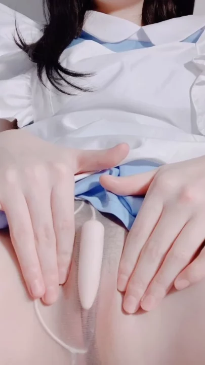 Screenshot 6 from Estudante Asiática Solitária com Vibrador — Provocação em Traje de Empregada e Uso de Dildo