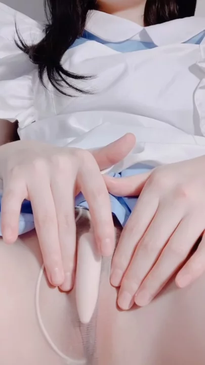 Screenshot 7 from Estudante Asiática Solitária com Vibrador — Provocação em Traje de Empregada e Uso de Dildo
