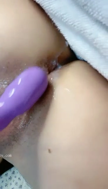 Screenshot 16 aus Asiatische Schlampe fickt sich solo mit Dildo in Dessous — Amateur-Leak