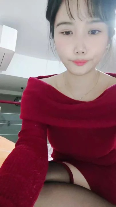 Screenshot 4 from La salope asiatique en solo défonce sa chatte avec un gode-ceinture en lingerie — La bande amateur fuité de Xinyi