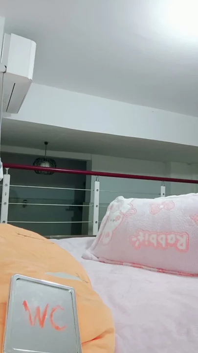 Screenshot 5 from La salope asiatique en solo défonce sa chatte avec un gode-ceinture en lingerie — La bande amateur fuité de Xinyi