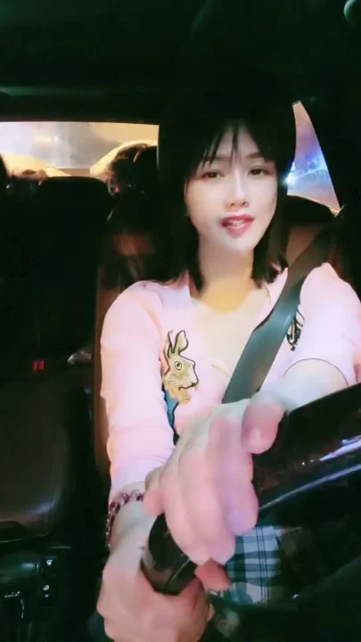 截图 10 来自 亚洲美女穿内衣自慰，用玩具猛操自己 —— 淑熙从办公室到浴室的诱惑