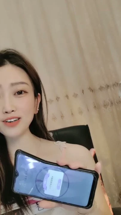 スクリーンショット 11 から Solo Asian Slut Teases on Livestream — Pink Lingerie and Face Shown