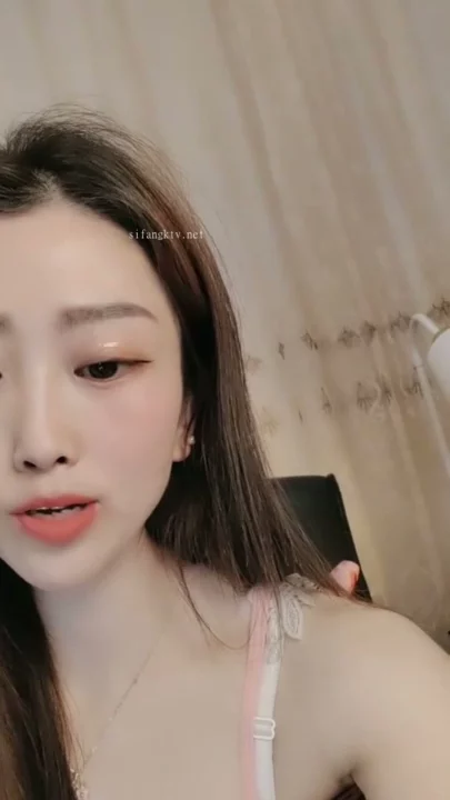 スクリーンショット 16 から Solo Asian Slut Teases on Livestream — Pink Lingerie and Face Shown
