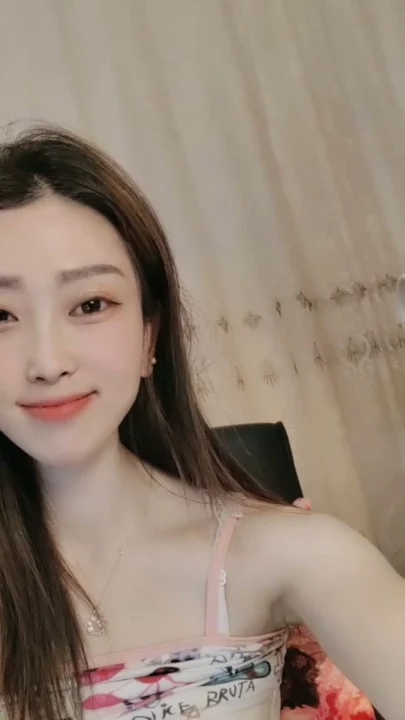 スクリーンショット 10 から Solo Asian Slut Teases on Livestream — Pink Lingerie and Face Shown