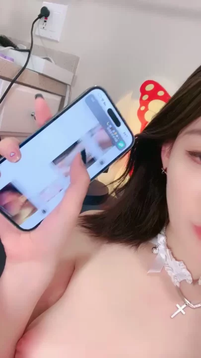 Screenshot 5 aus Japanische Solo-Masturbation — Rasierte Muschi mit Dildo und Saugspielzeug [FC2-PPV-573360]