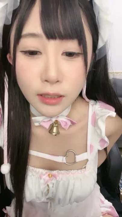 Screenshot 8 from Masturbación en Lencería — Pequeña Asiática con Orejas de Conejo y Vibrador