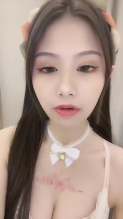 Screenshot 9 from 独秀内衣诱惑 — 穿着白色蕾丝和渔网袜的娇小亚洲美女