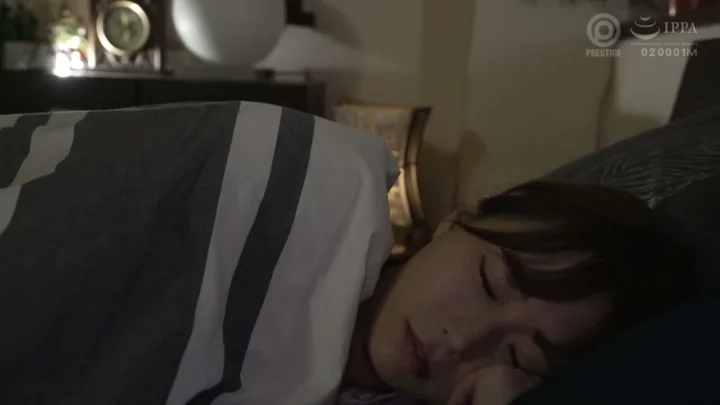 Screenshot 9 from 三位成熟的日本女同性恋者户外接吻和做爱 — 穿着内衣的小美人
