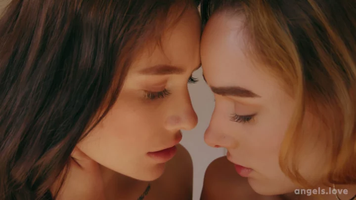 三人行 — 欧洲女同与口交第一视角