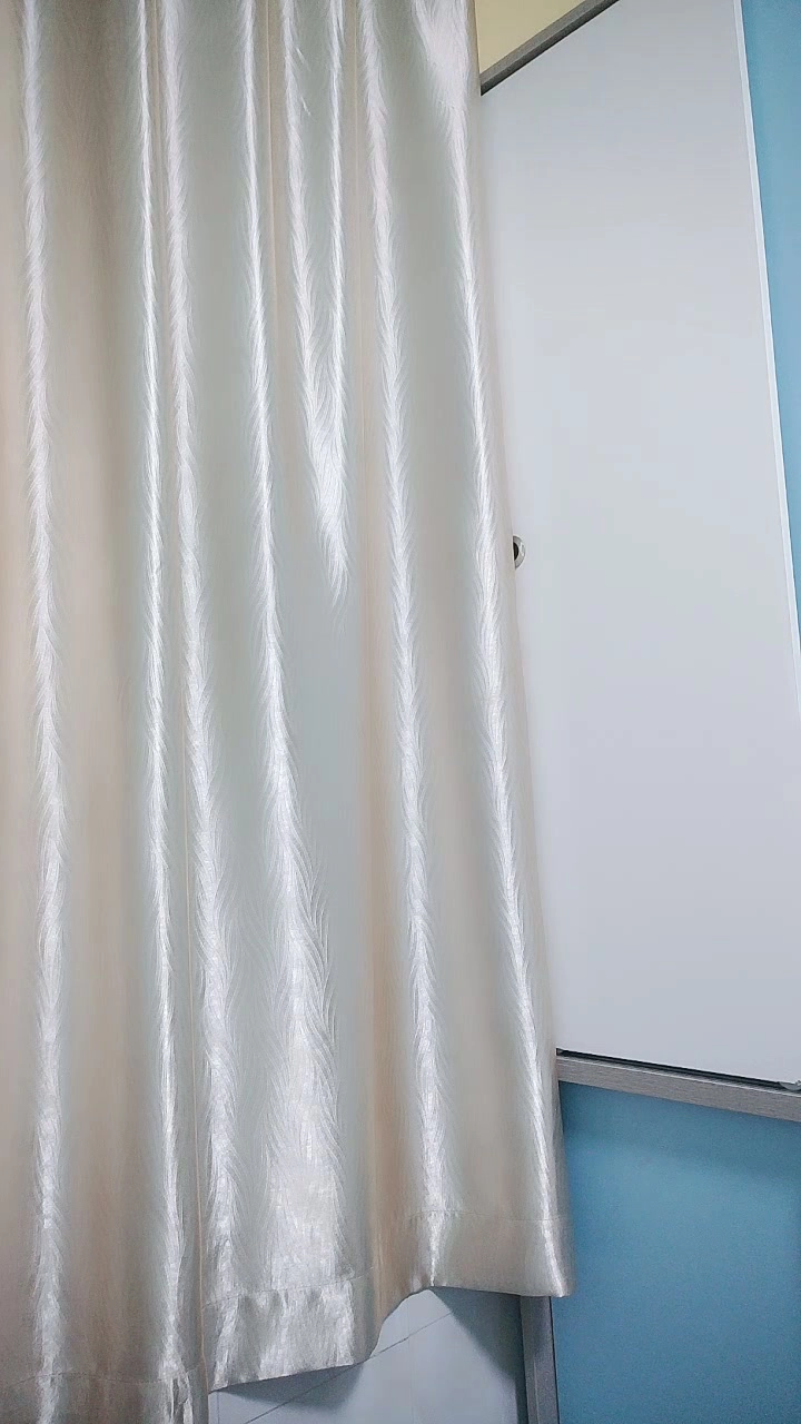 Video abspielen: Kleine Titten Asiatin masturbiert solo — Nackte Selbstvorführung mit direktem Blickkontakt