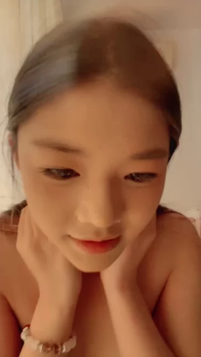 Screenshot 12 from Tongtong Chinese Amateur Livestream — POV Masturbation and Shaved Pussy Reveal