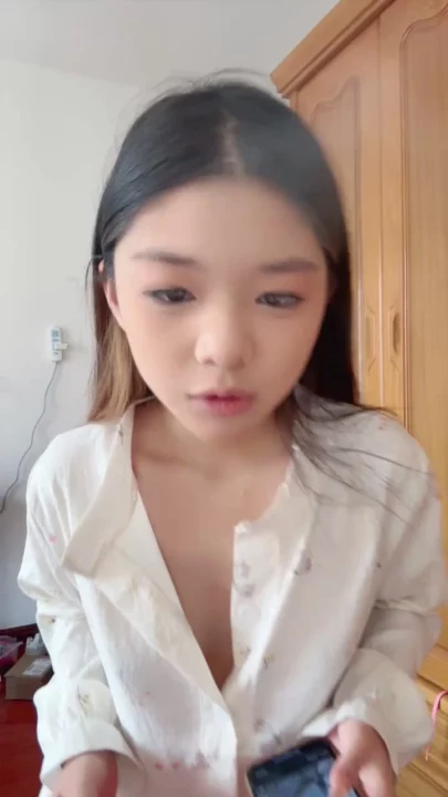 Screenshot 7 from Tongtong Chinese Amateur Livestream — POV Masturbation and Shaved Pussy Reveal