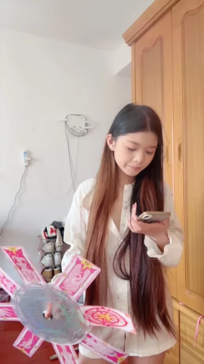 Screenshot 8 from Tongtong Chinese Amateur Livestream — POV Masturbation and Shaved Pussy Reveal